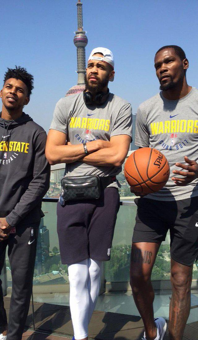 诺伊尔：孔帕尼有很多值得称道的优点；我现在只专注于俱乐部（诺伊尔盛赞孔帕尼优点颇多：当下我只专注俱乐部）