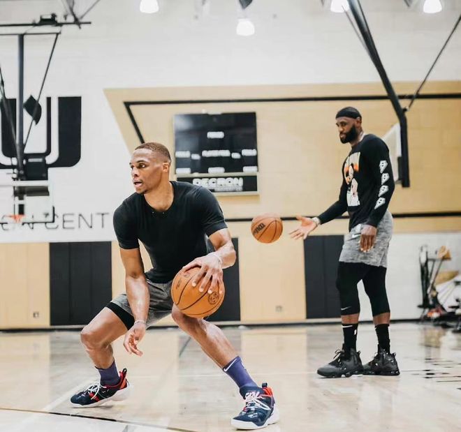 拉菲尼亚评巴萨历史巴西球员TOP5：内马尔居首，小罗第二（拉菲尼亚评选巴萨史上巴西球员前五：内马尔第一，小罗第二）