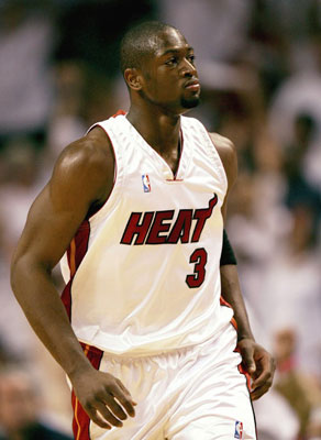 篮球湖人主帅公开力挺球队核心：不可动摇（湖人主帅公开声援核心球员：地位不可撼动）