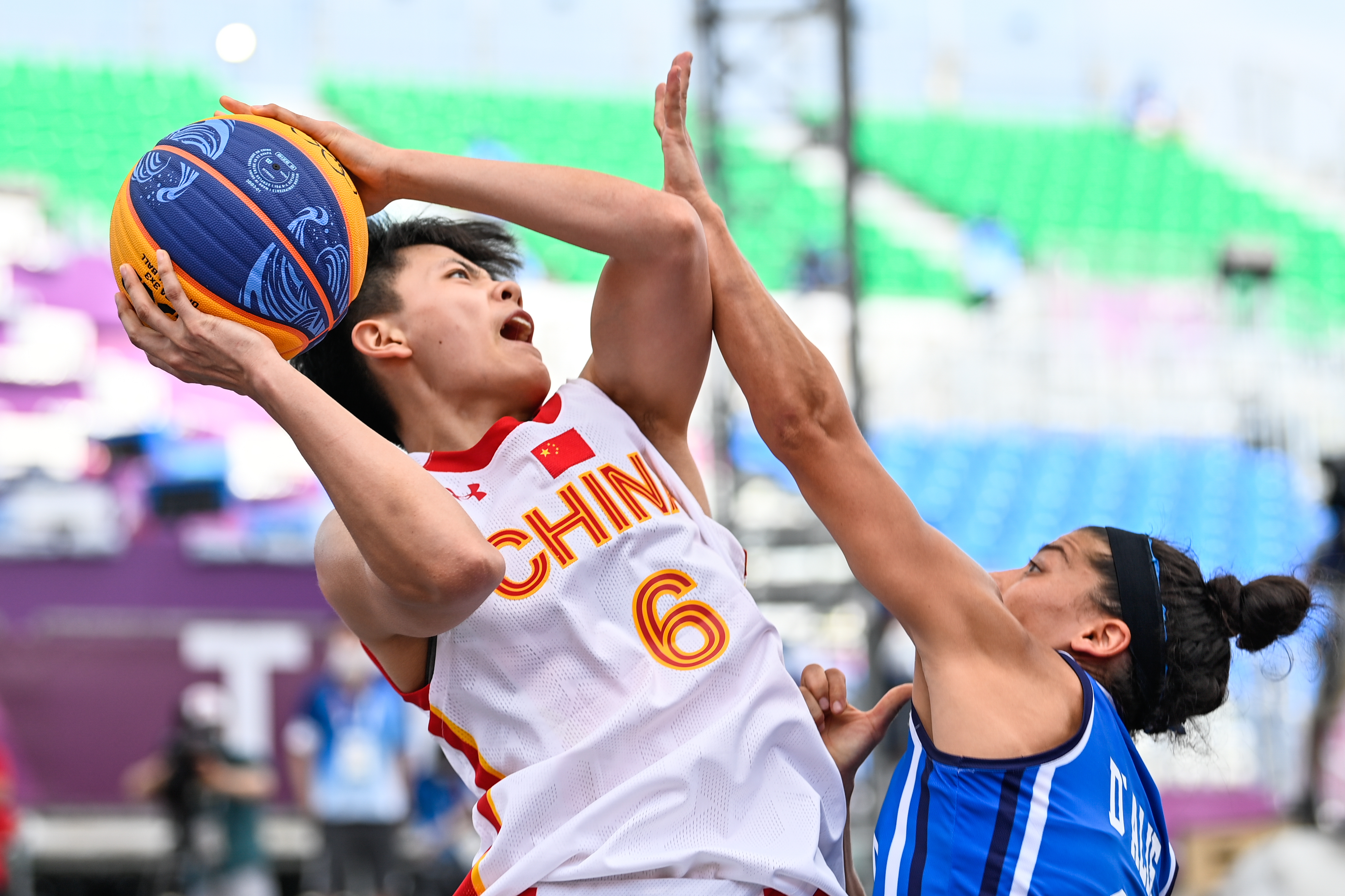 丁俊晖再次大战奥沙利文，追平比分状态火爆（丁俊晖再战奥沙利文，强势扳平比分状态爆棚）