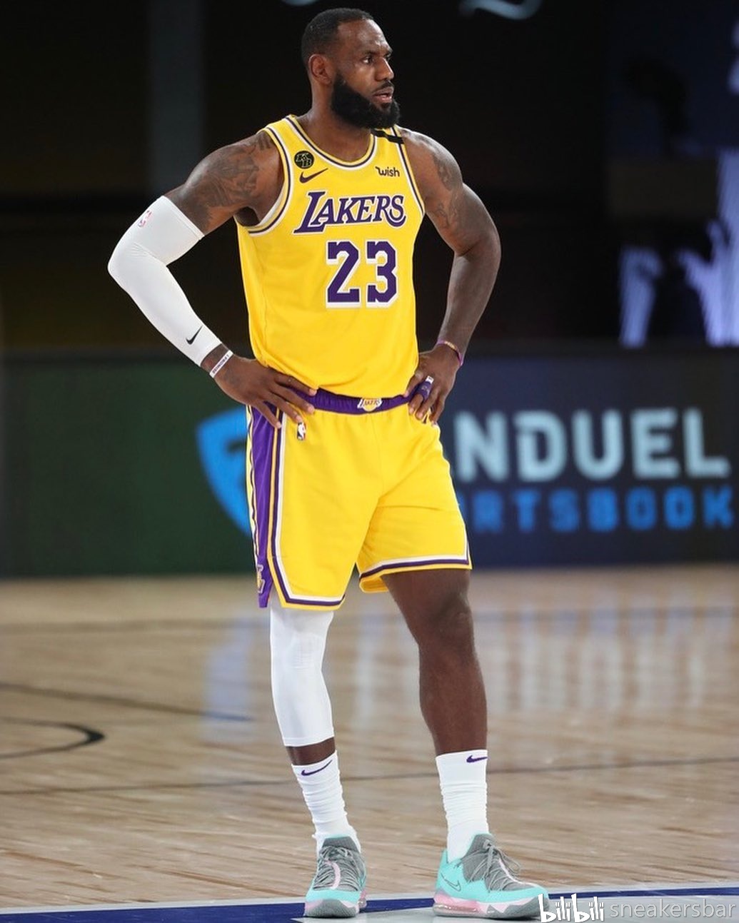 擅打硬仗！曼联对阵上半区球队豪取15分，位列英超球队之首（硬仗之王！曼联对上半区豪取15分，此项数据领跑英超）