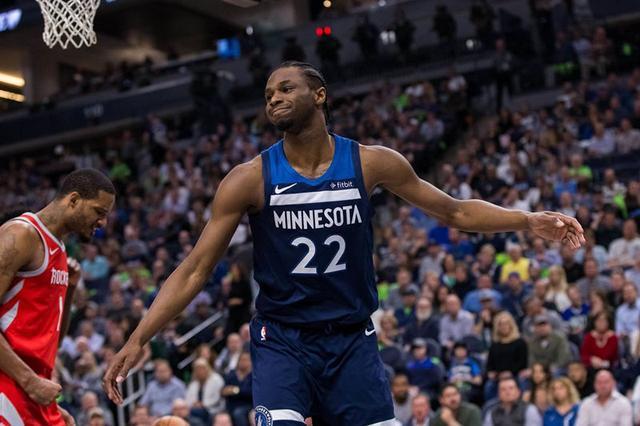 巴萨梅西进球助球队领先皇家社会（梅西破门助巴萨暂领先皇家社会）