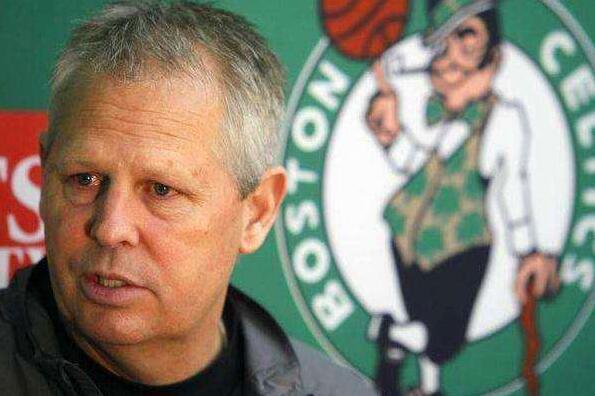 美媒预测本赛季入选全明星概率：里夫斯73%，詹姆斯69%（美媒给出本季全明星入选概率：里夫斯73%，詹姆斯69%）